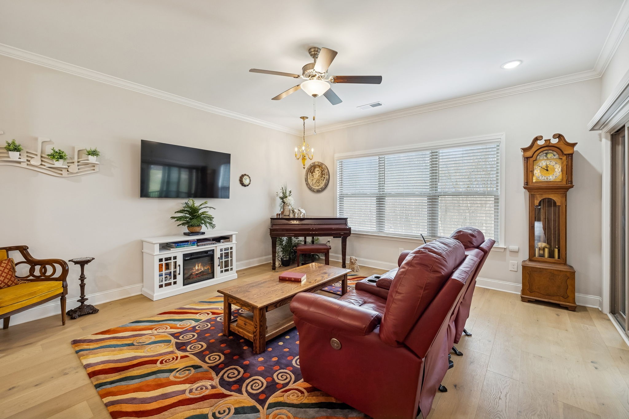 892 Meadowcrest Way