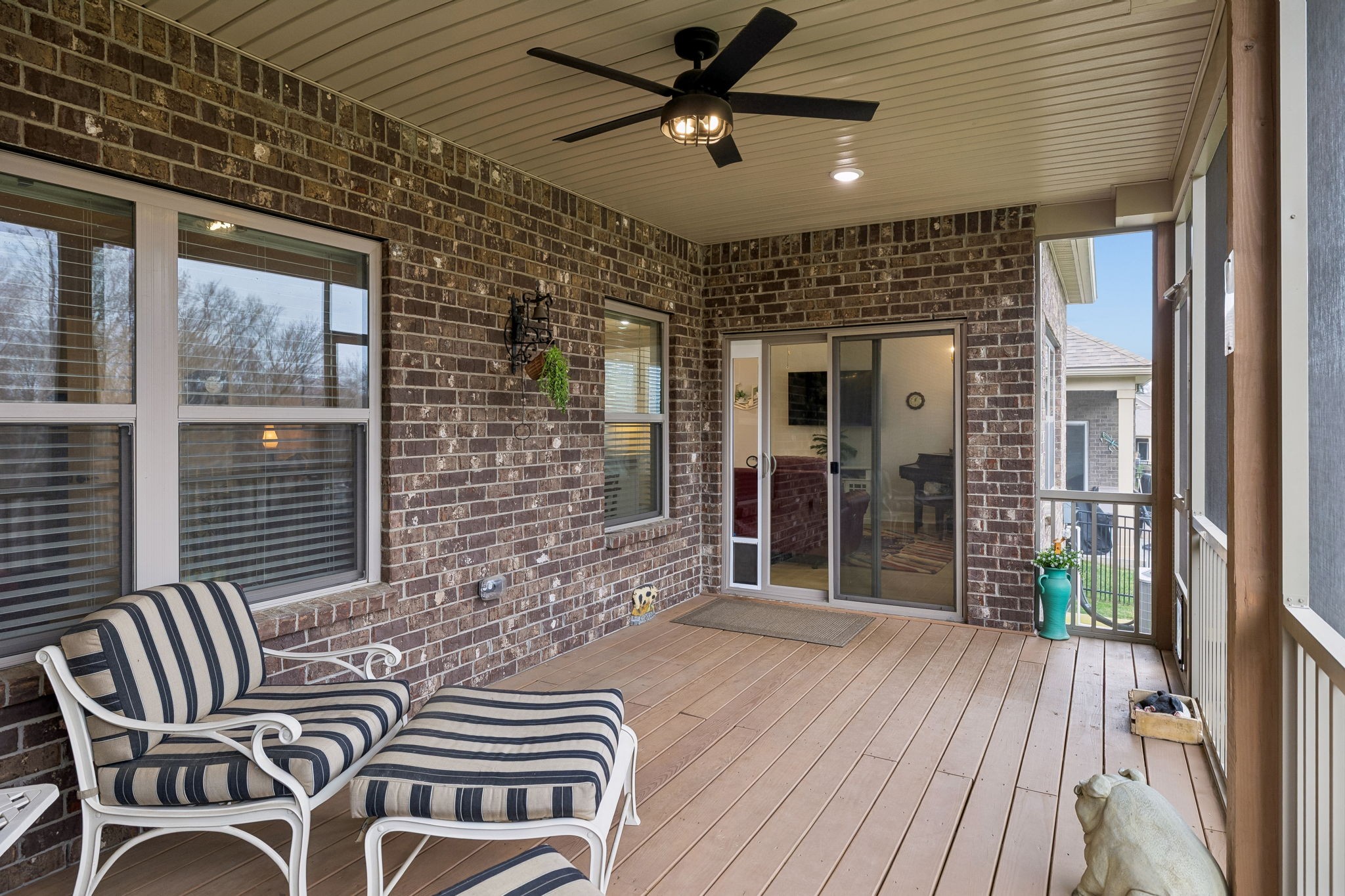 892 Meadowcrest Way