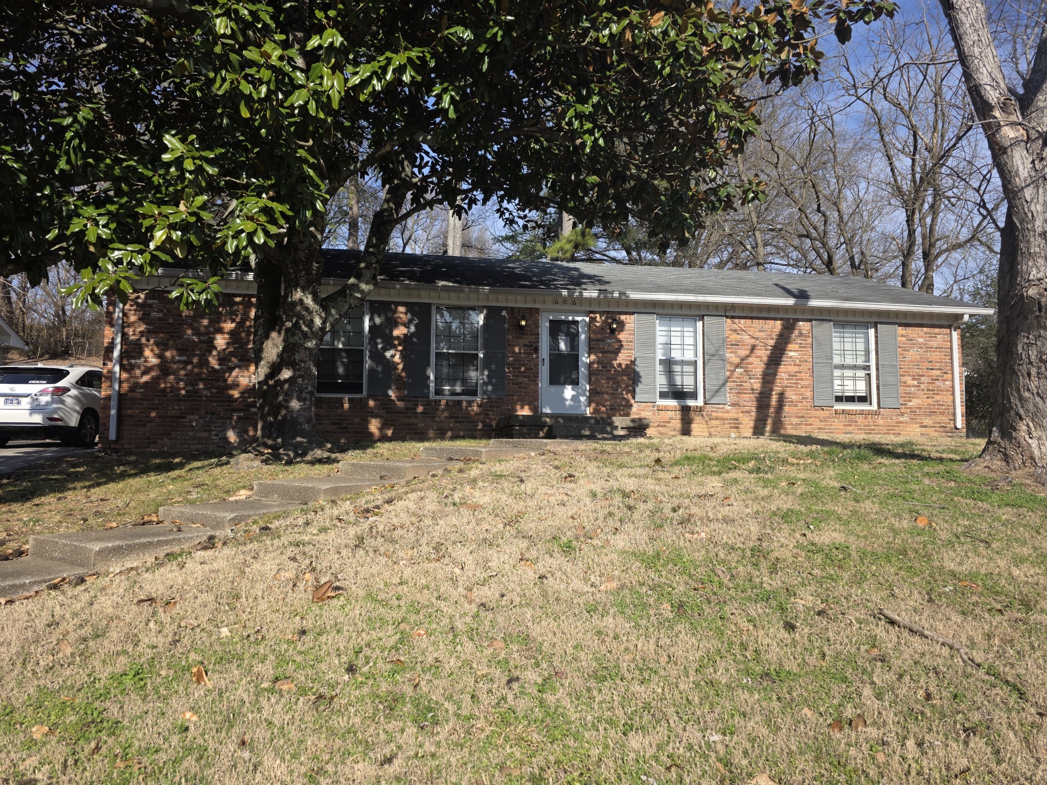 606 Huntington Pkwy