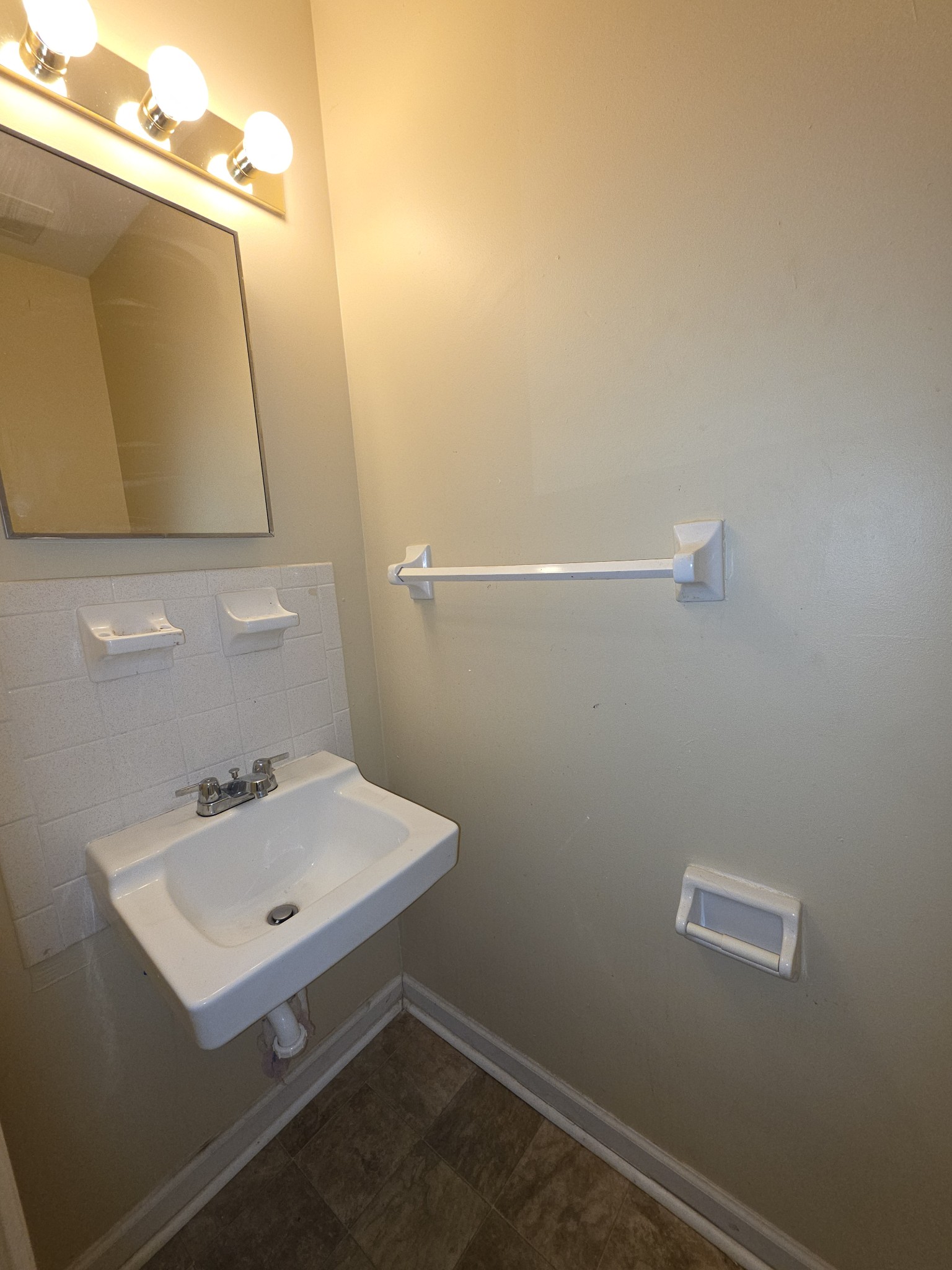 606 Huntington Pkwy