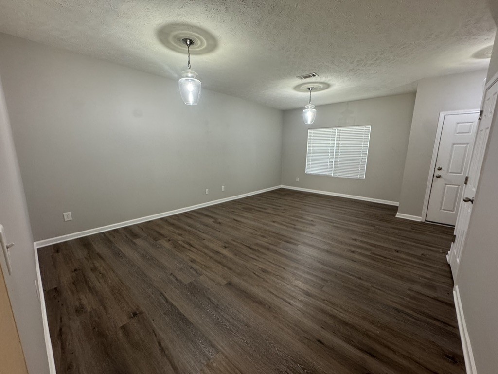 106 Scotts Dr