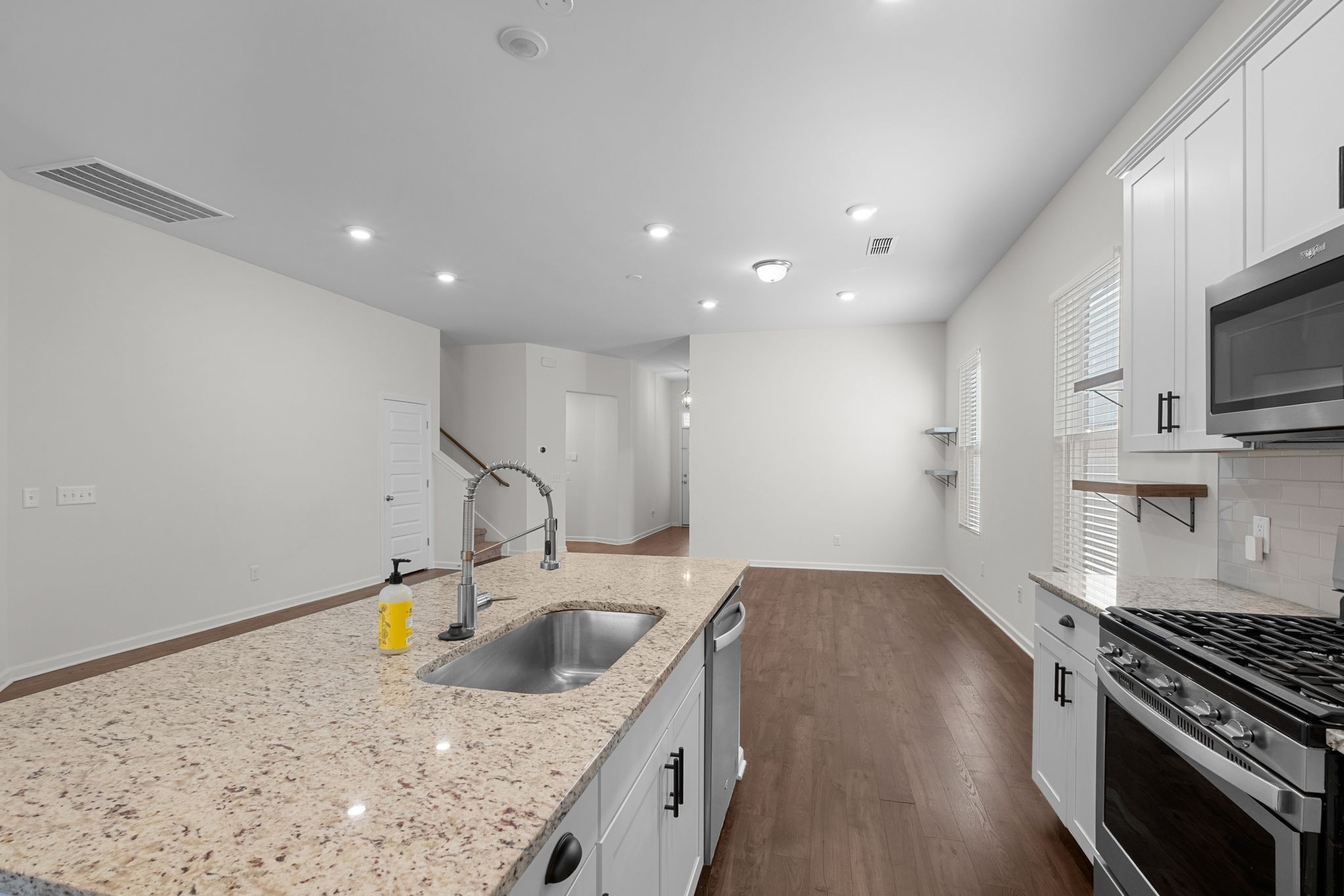 806 Sunset View Dr