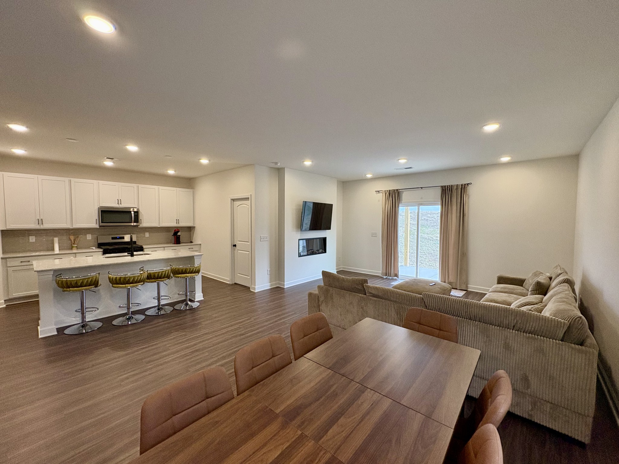5007 Lawler Ln