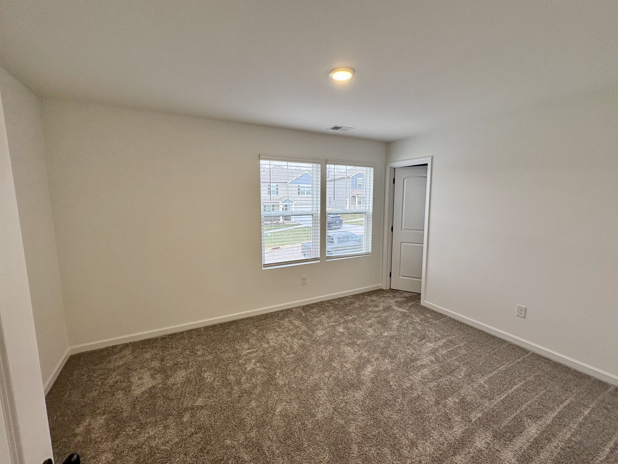 5007 Lawler Ln
