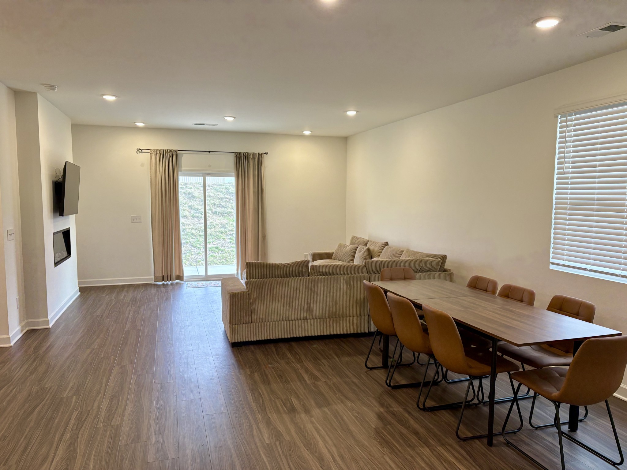 5007 Lawler Ln