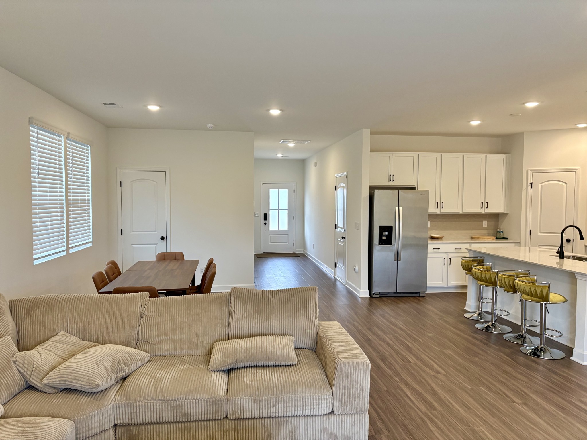5007 Lawler Ln