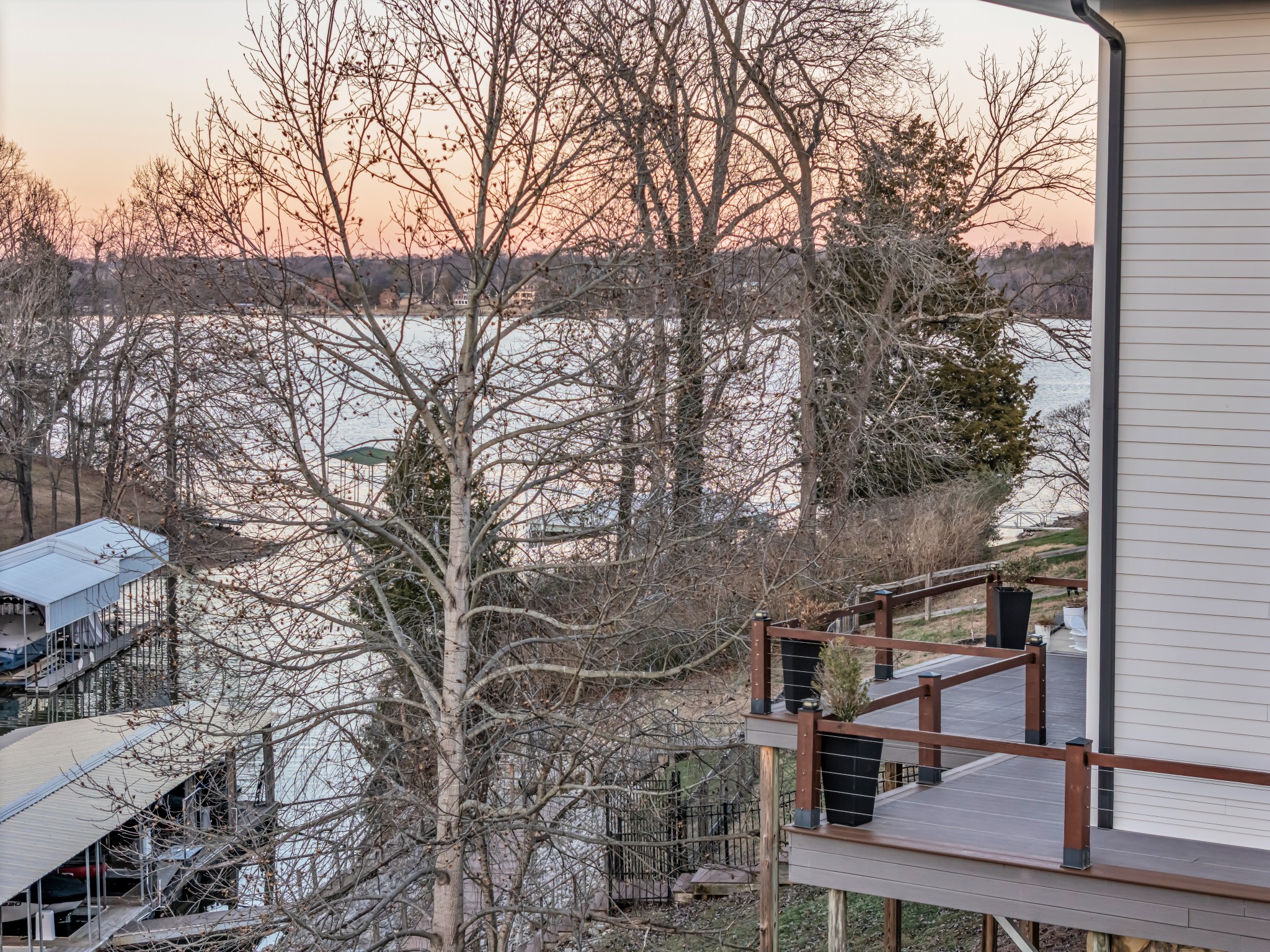 541 Lakeview Cir