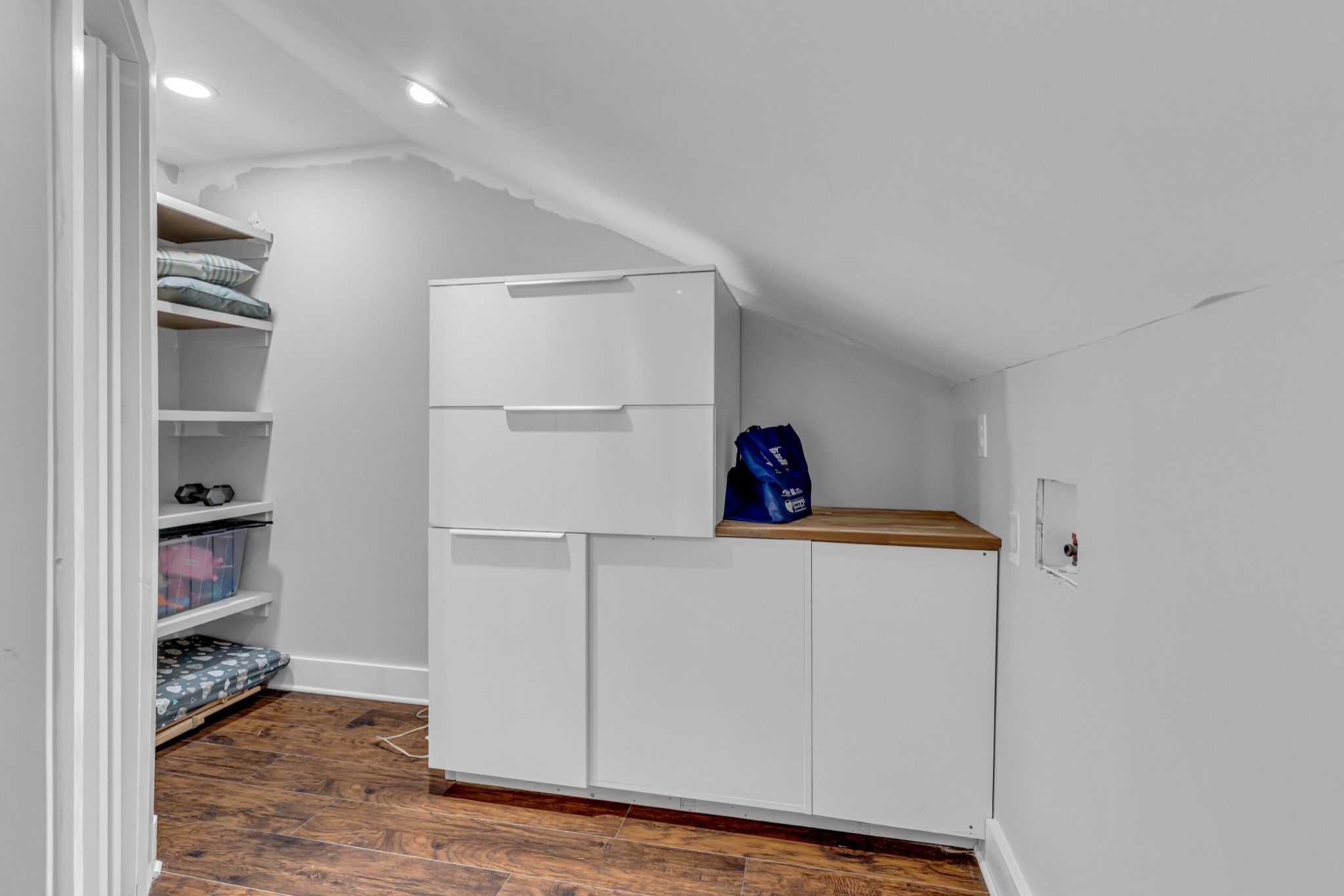 541 Lakeview Cir