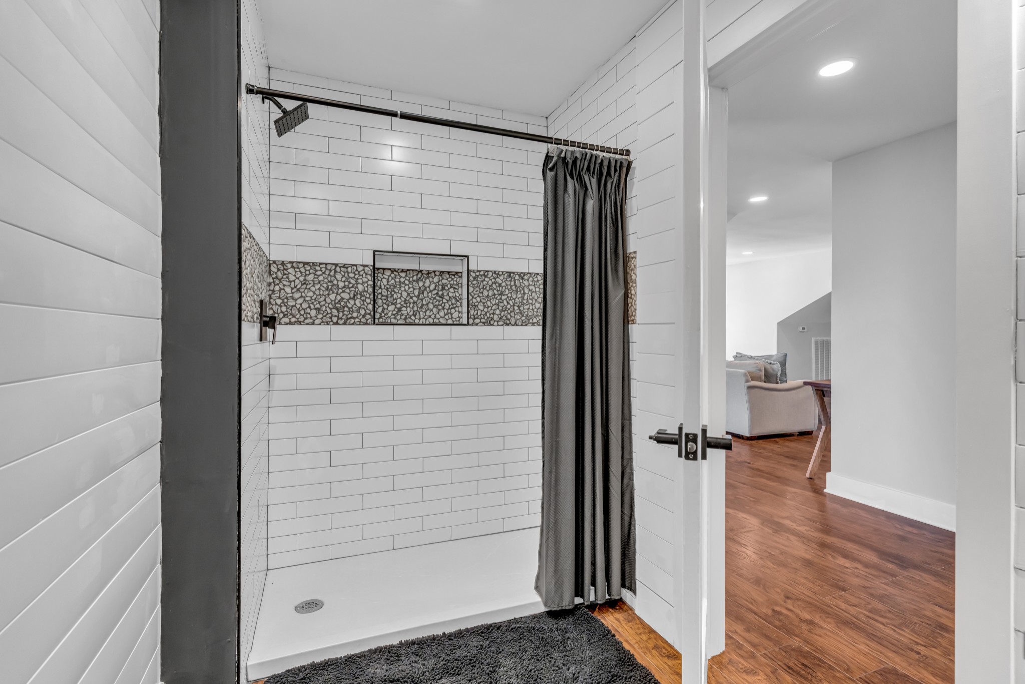 541 Lakeview Cir
