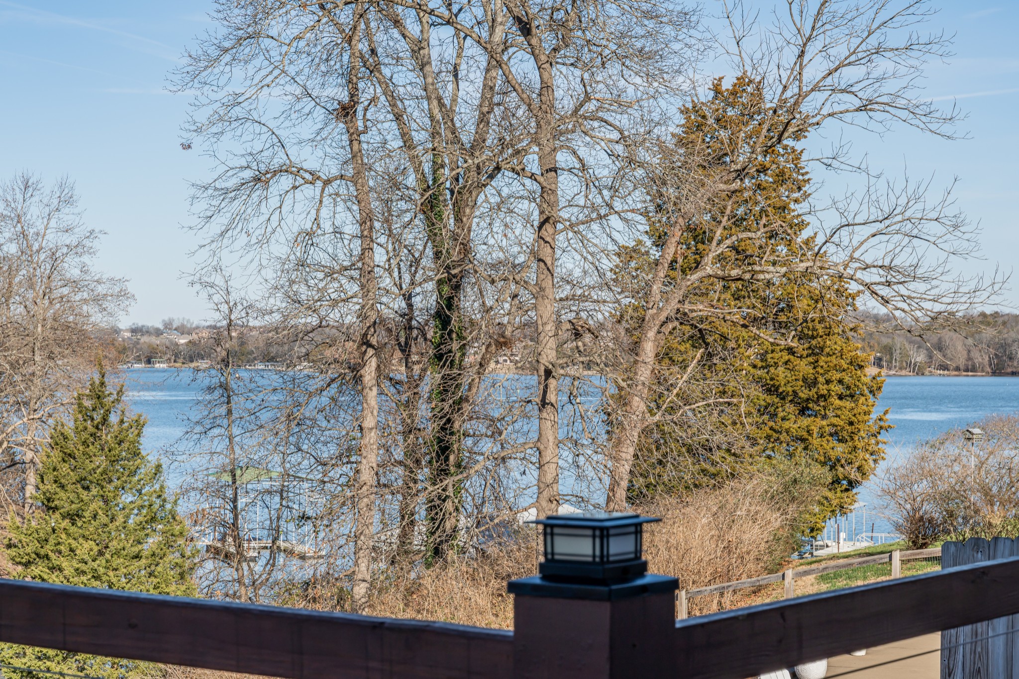 541 Lakeview Cir