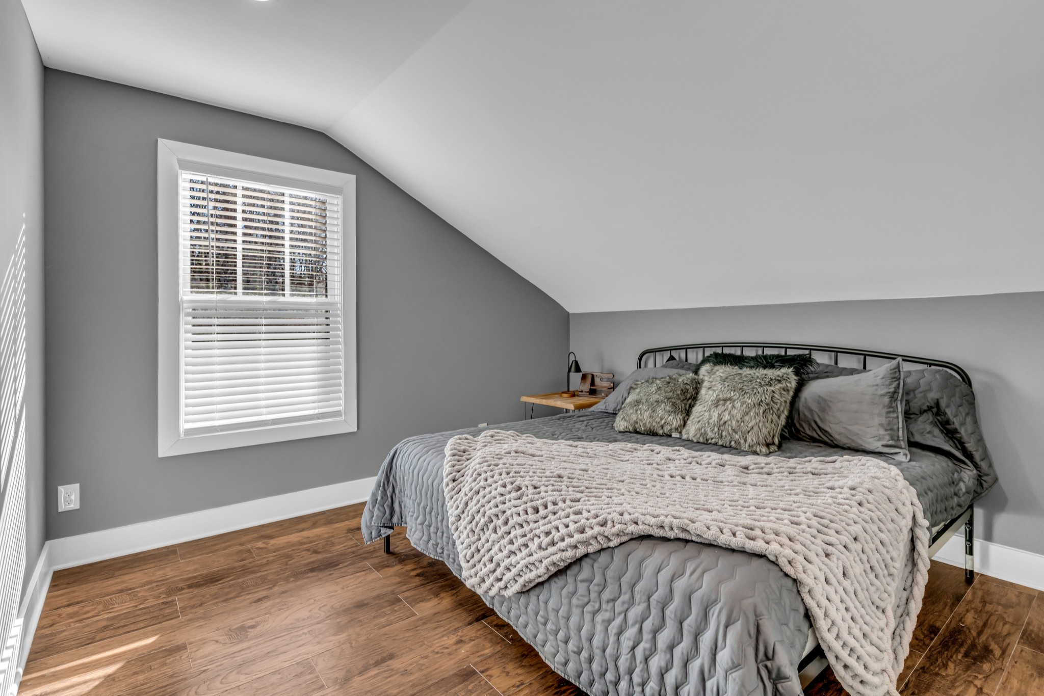 541 Lakeview Cir
