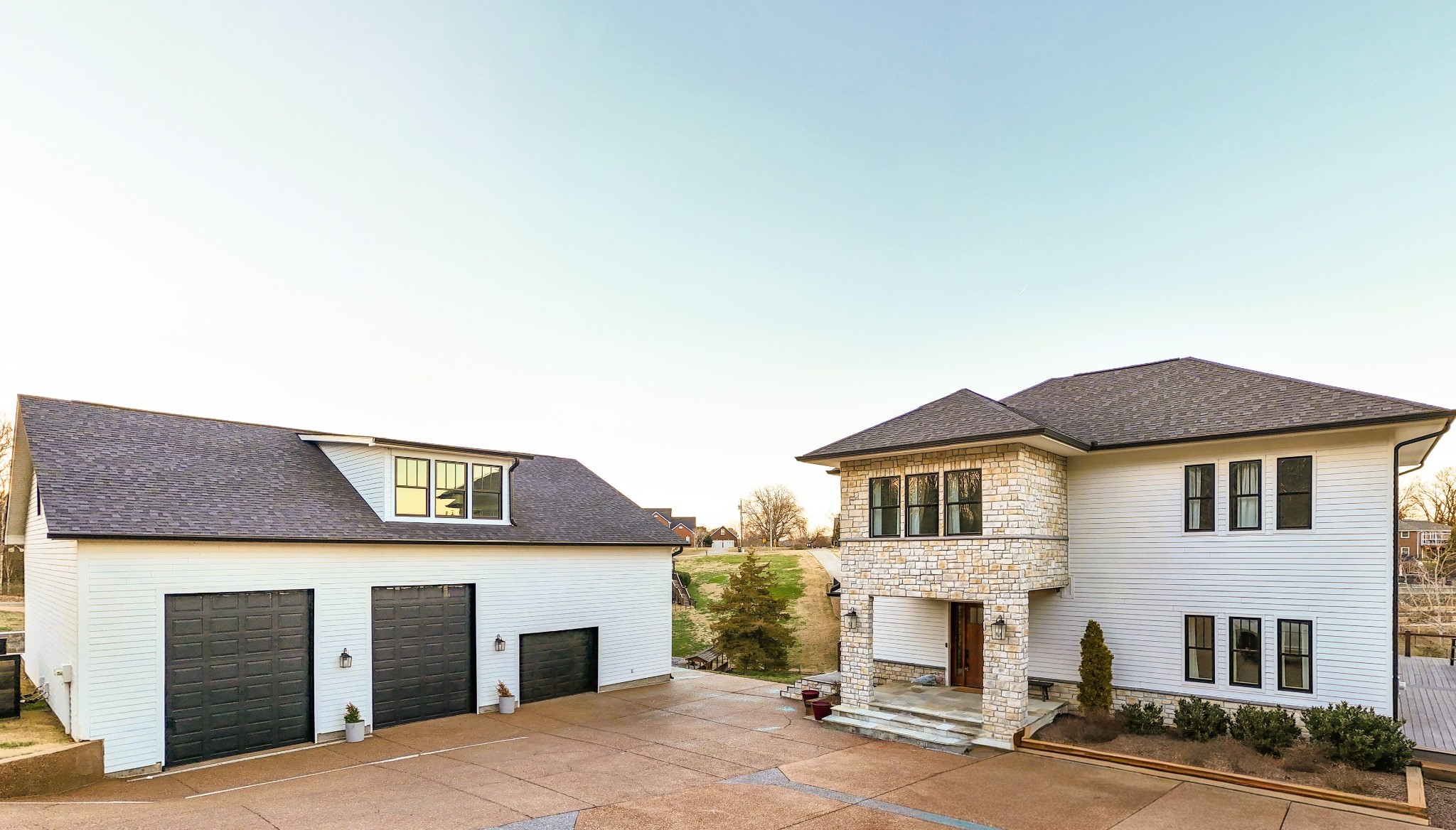 541 Lakeview Cir