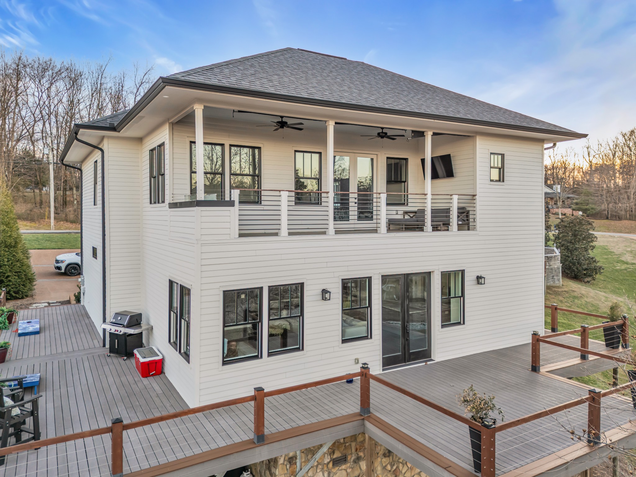 541 Lakeview Cir