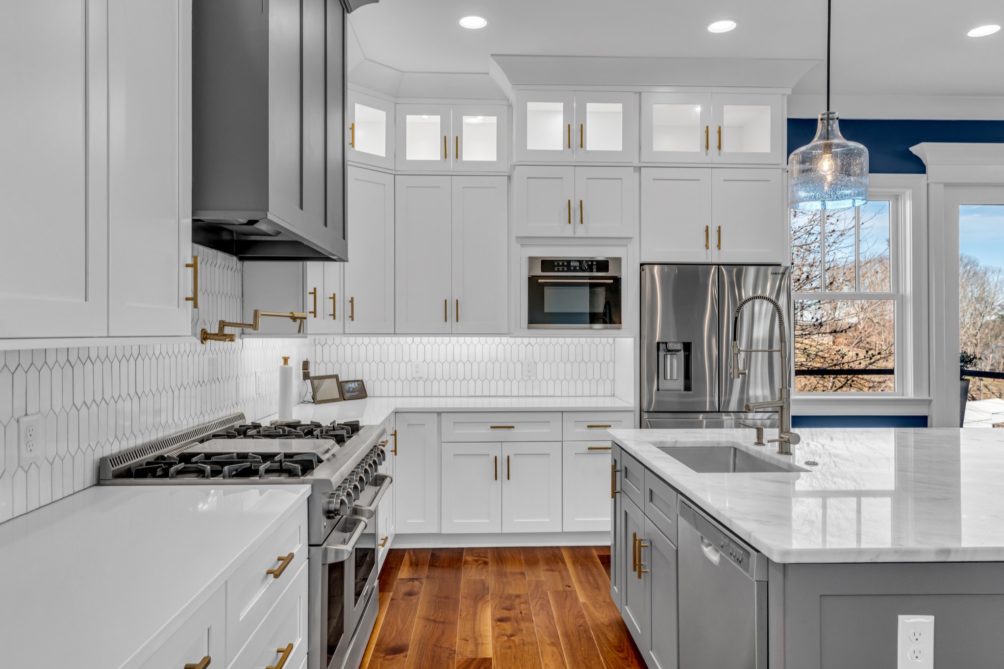 541 Lakeview Cir