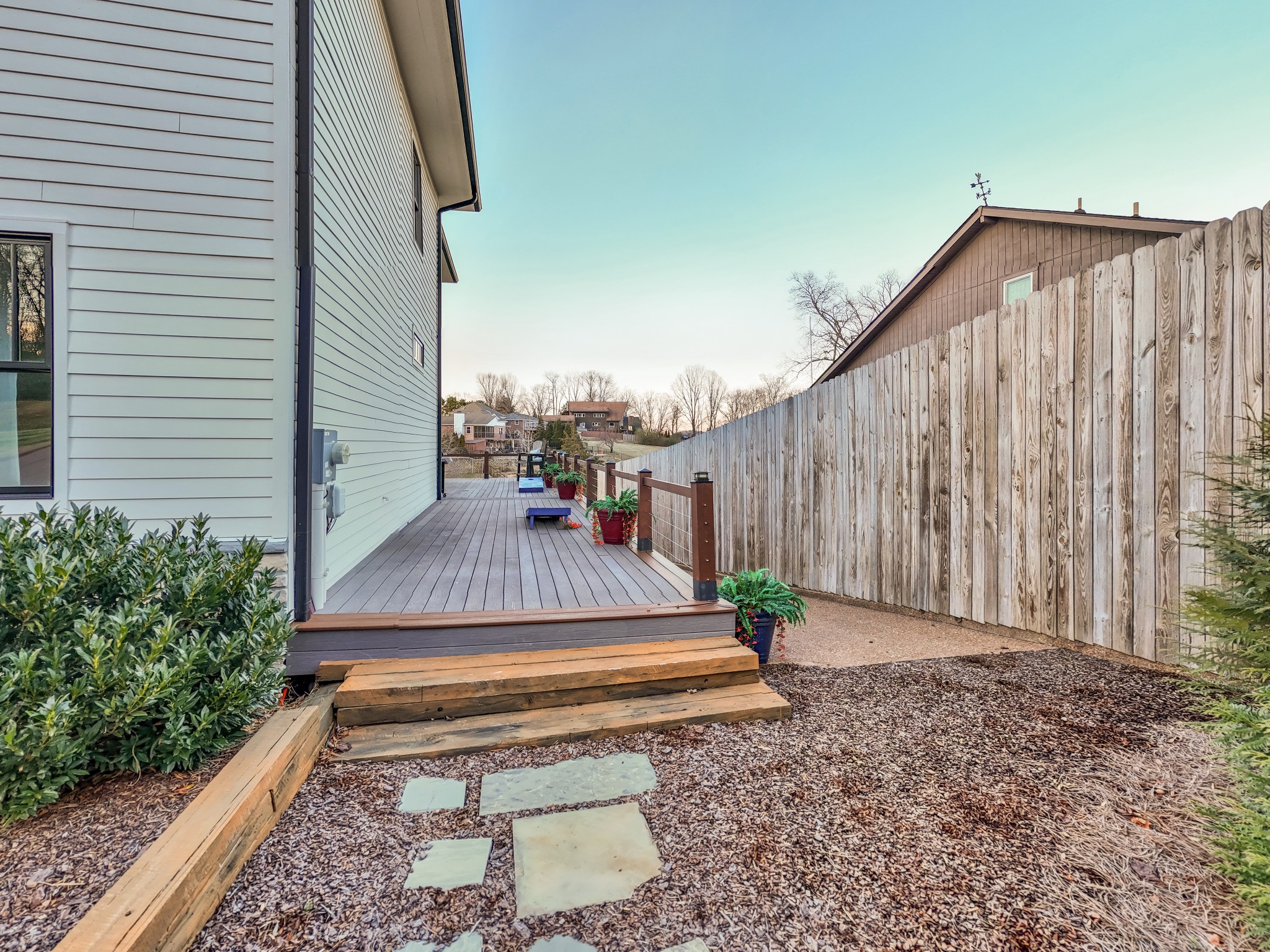 541 Lakeview Cir