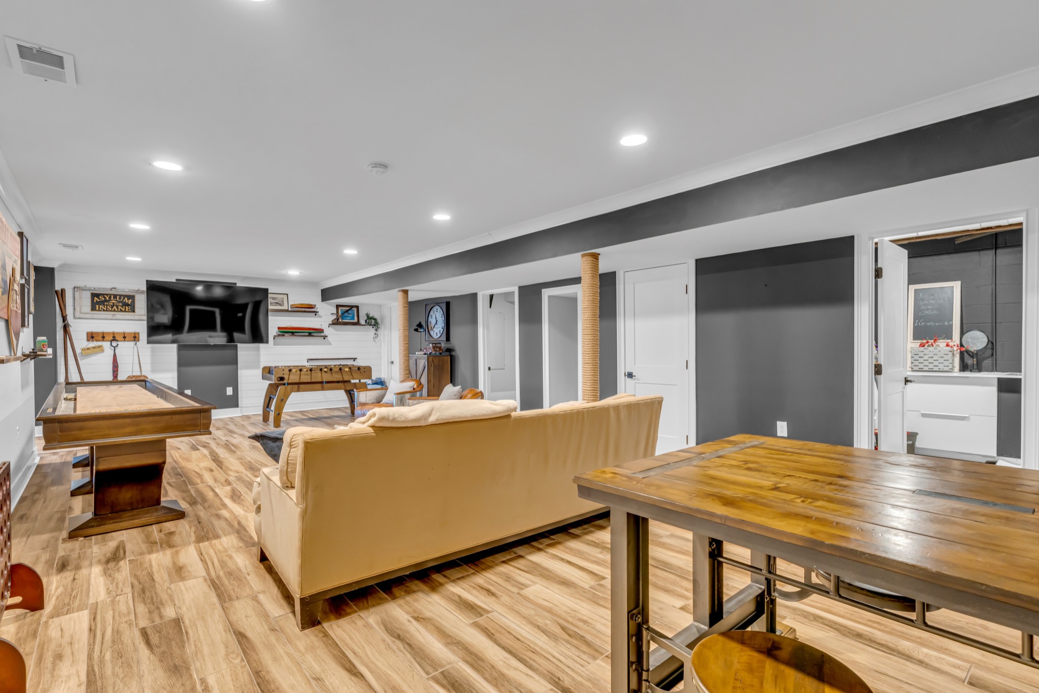 541 Lakeview Cir