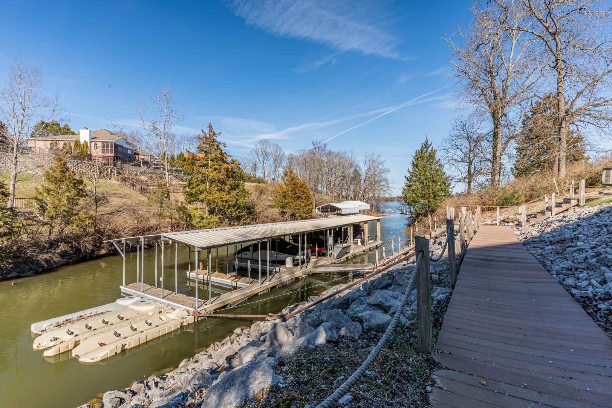 541 Lakeview Cir