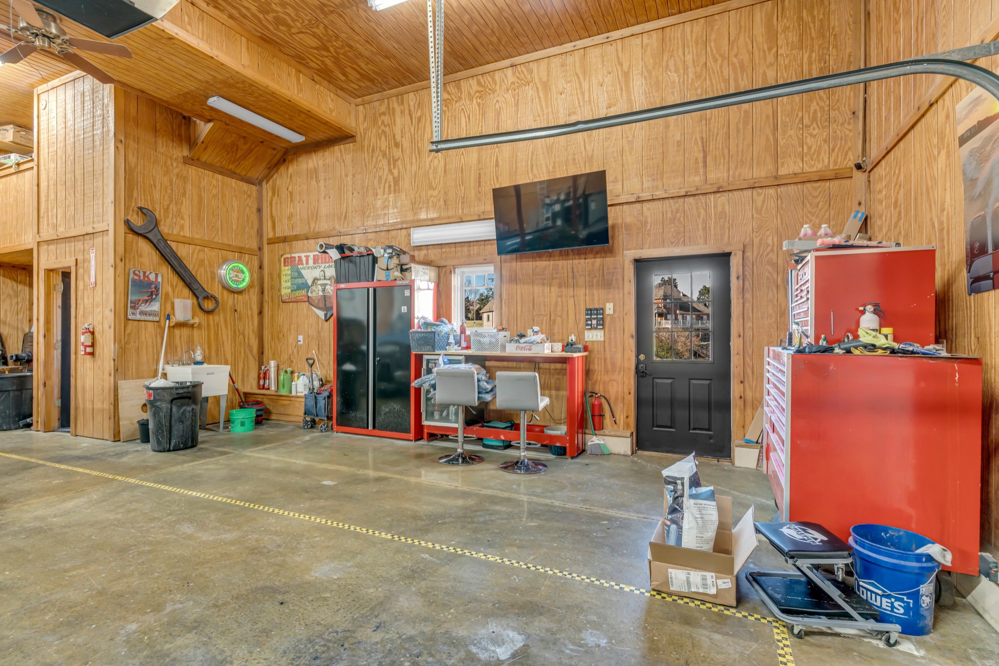 541 Lakeview Cir