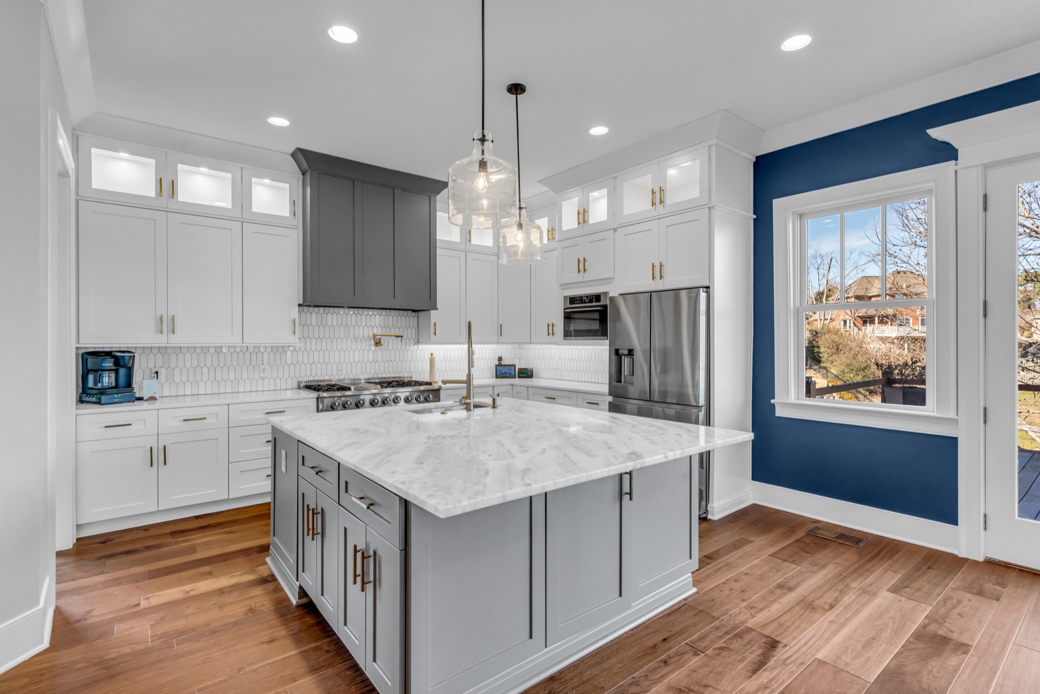 541 Lakeview Cir