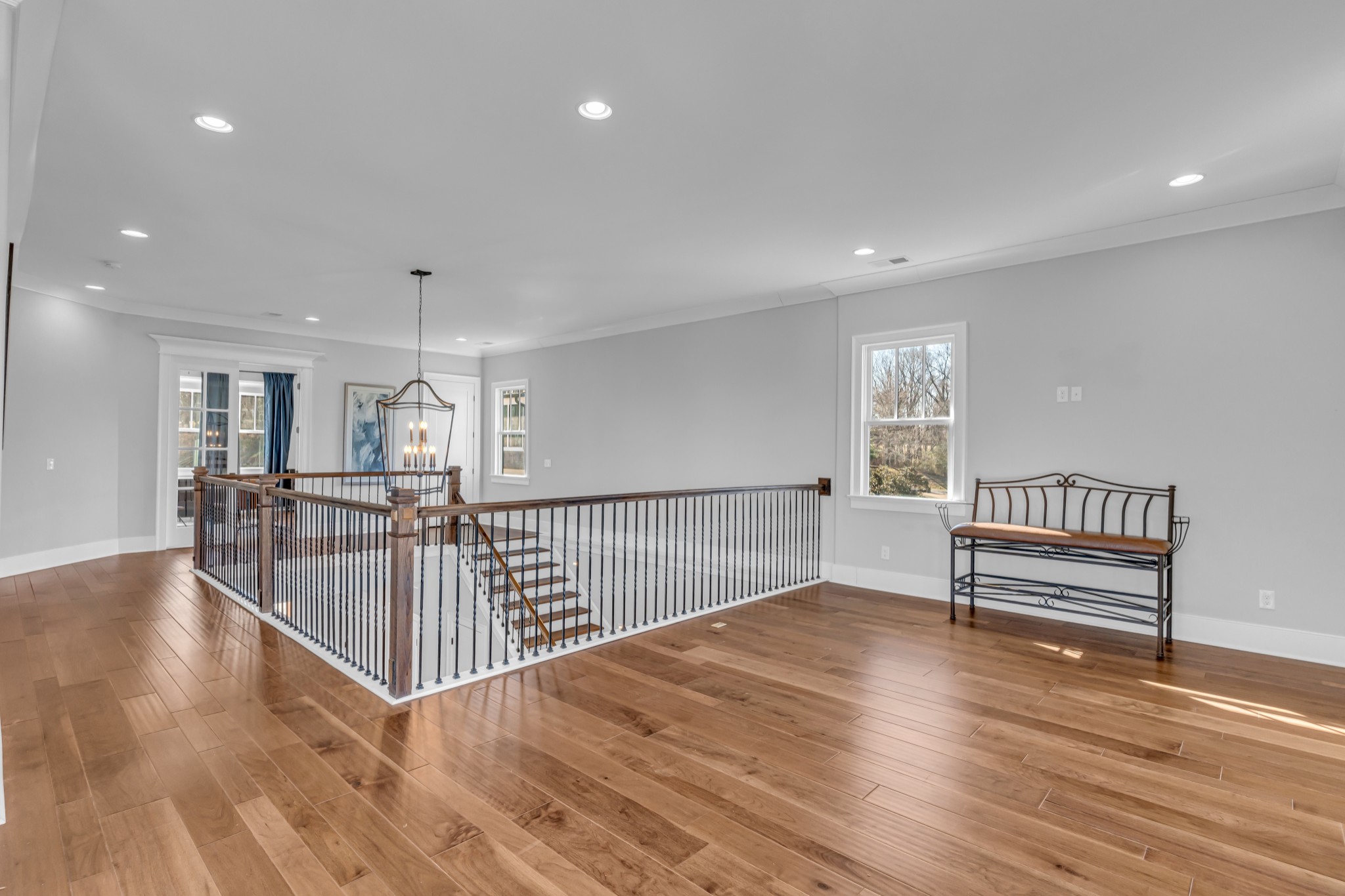 541 Lakeview Cir