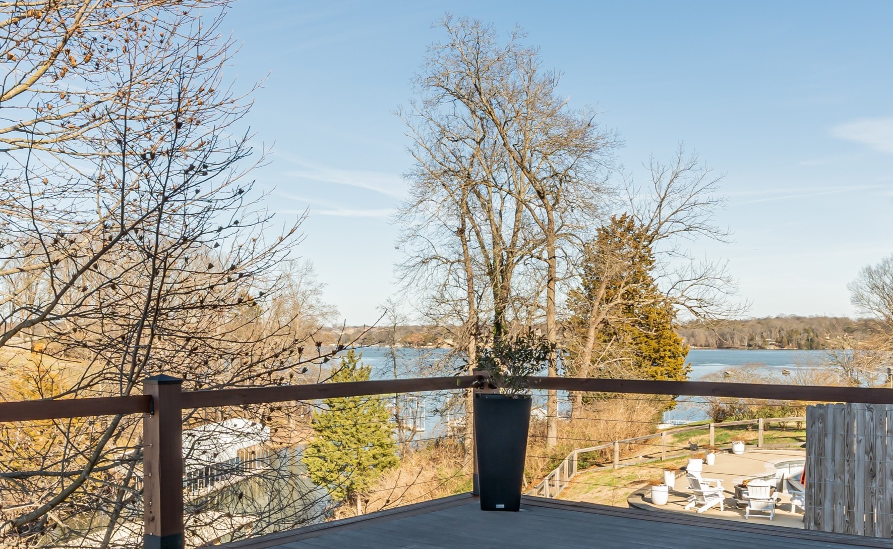 541 Lakeview Cir