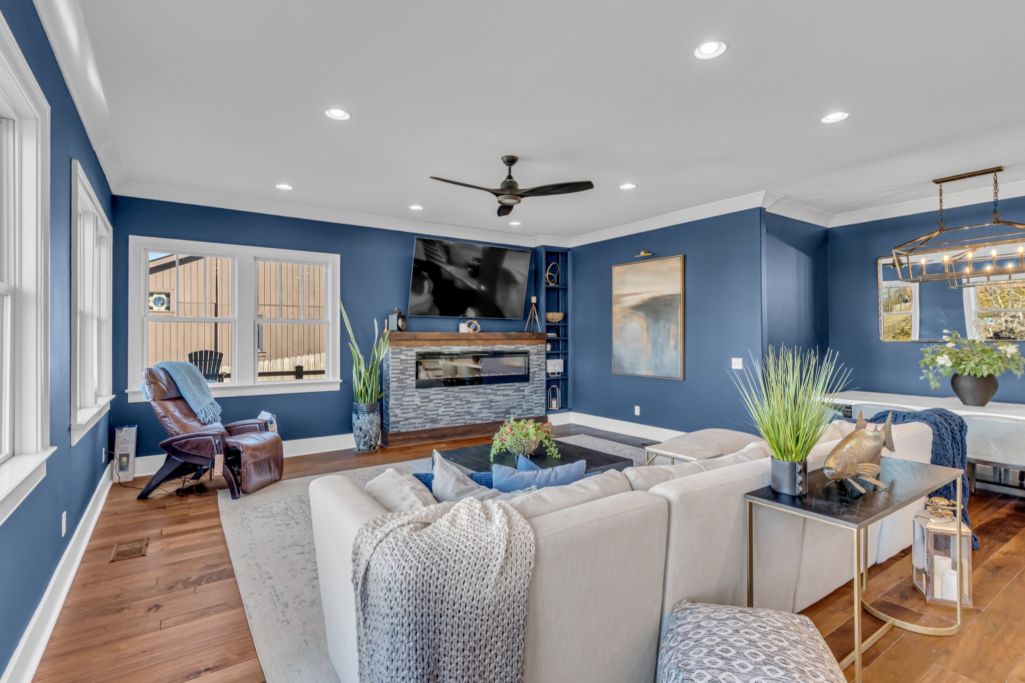 541 Lakeview Cir