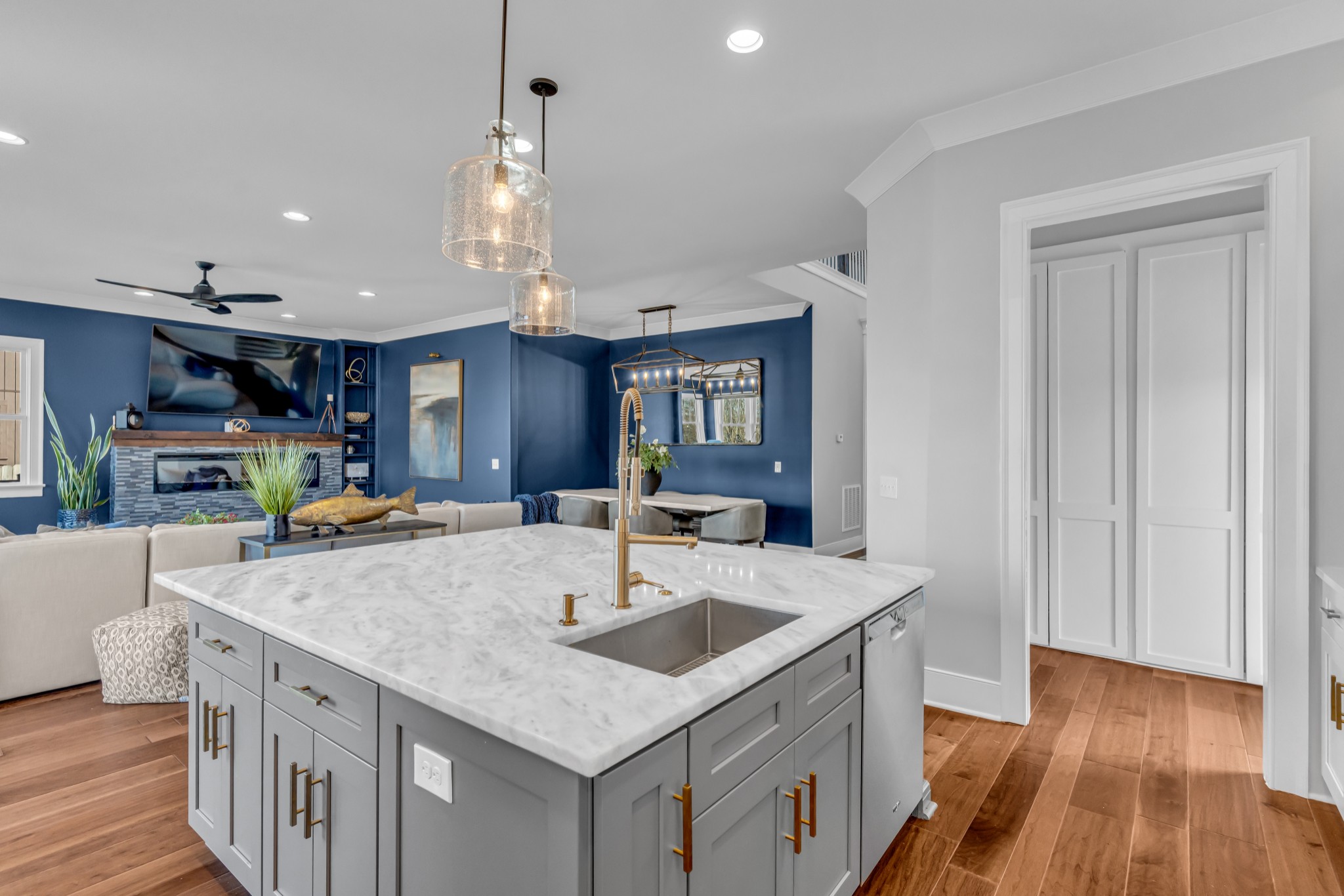 541 Lakeview Cir