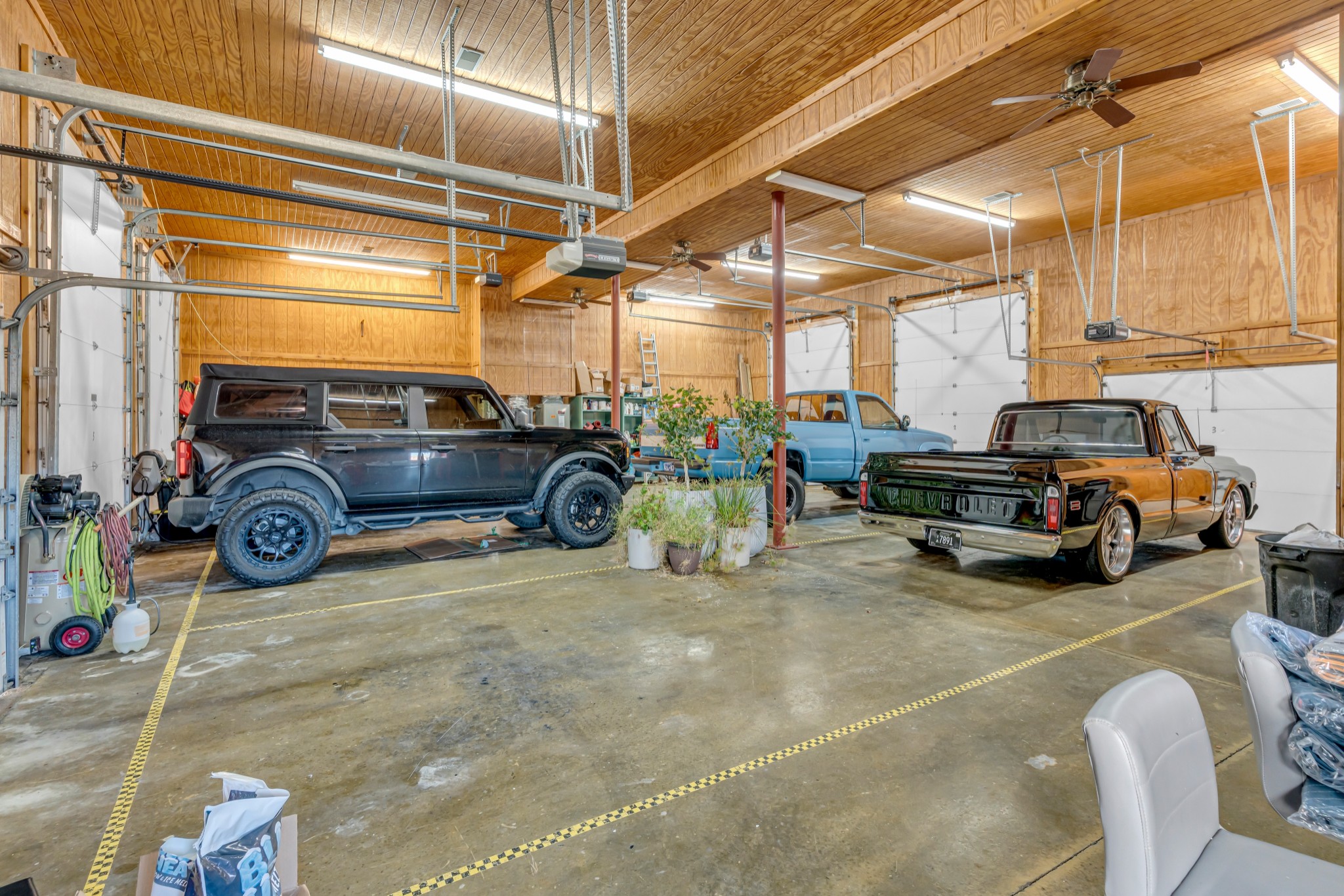 541 Lakeview Cir