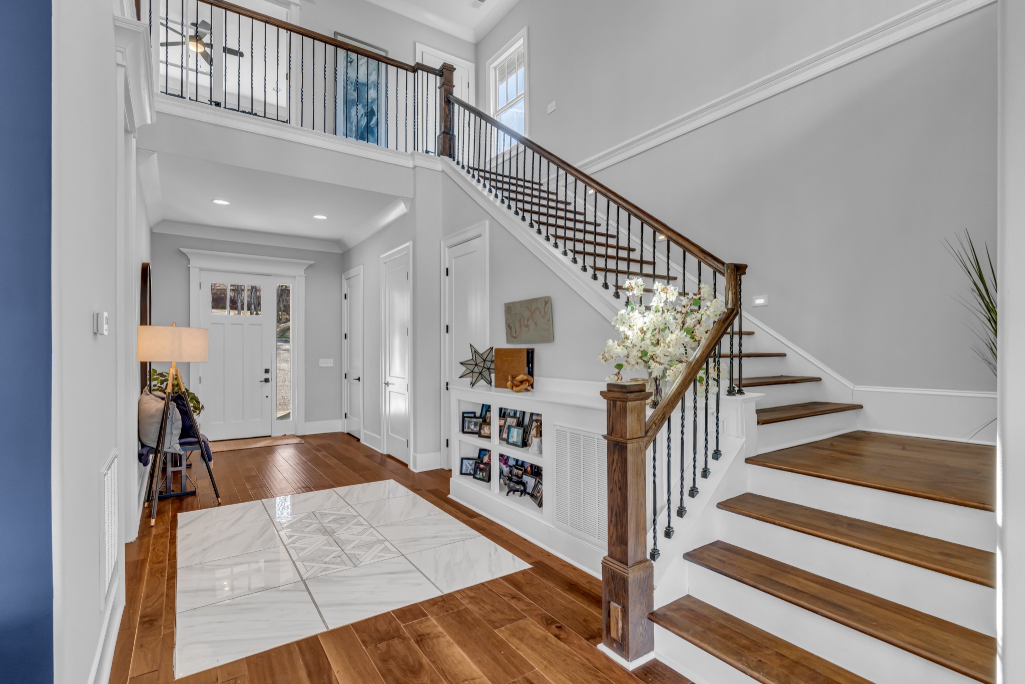 541 Lakeview Cir