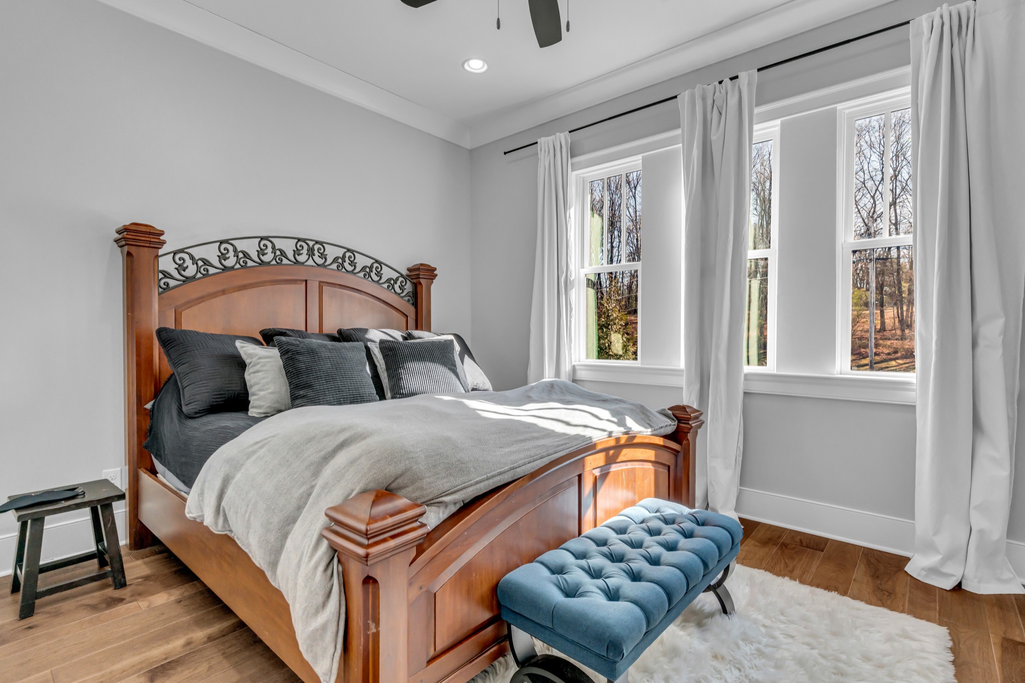 541 Lakeview Cir