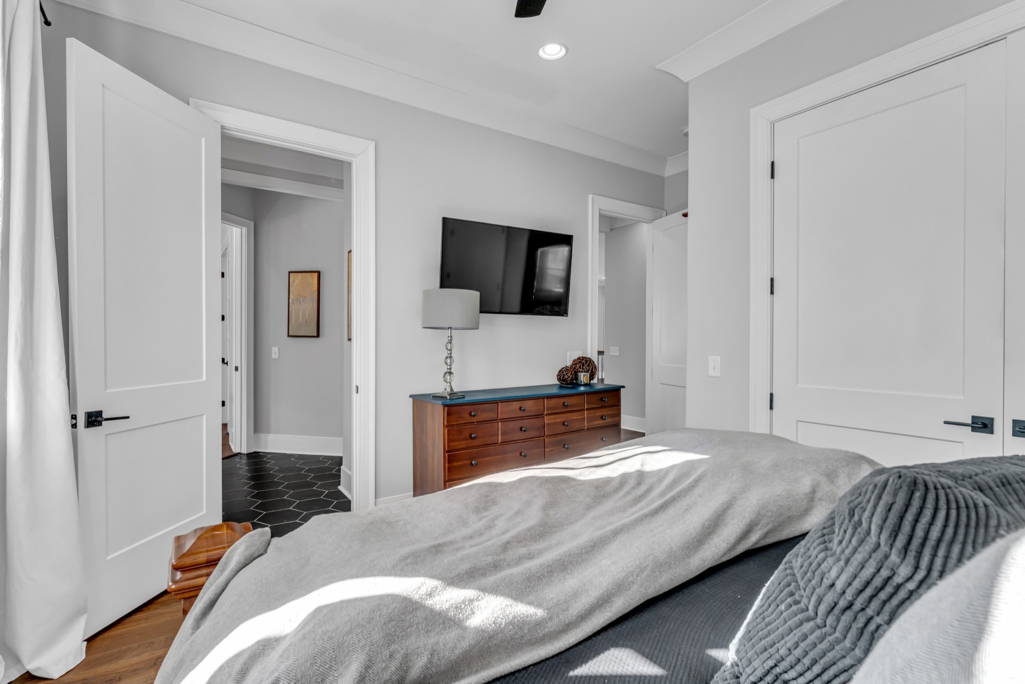 541 Lakeview Cir