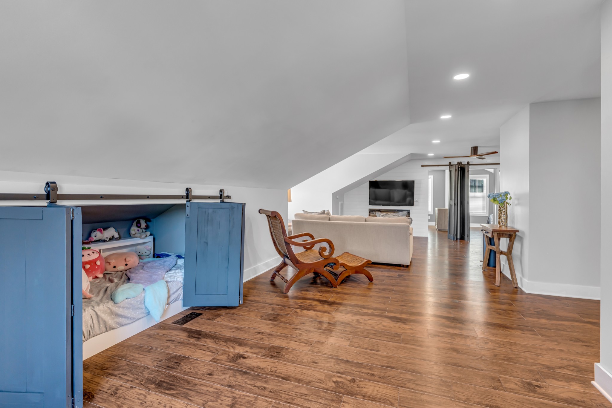 541 Lakeview Cir