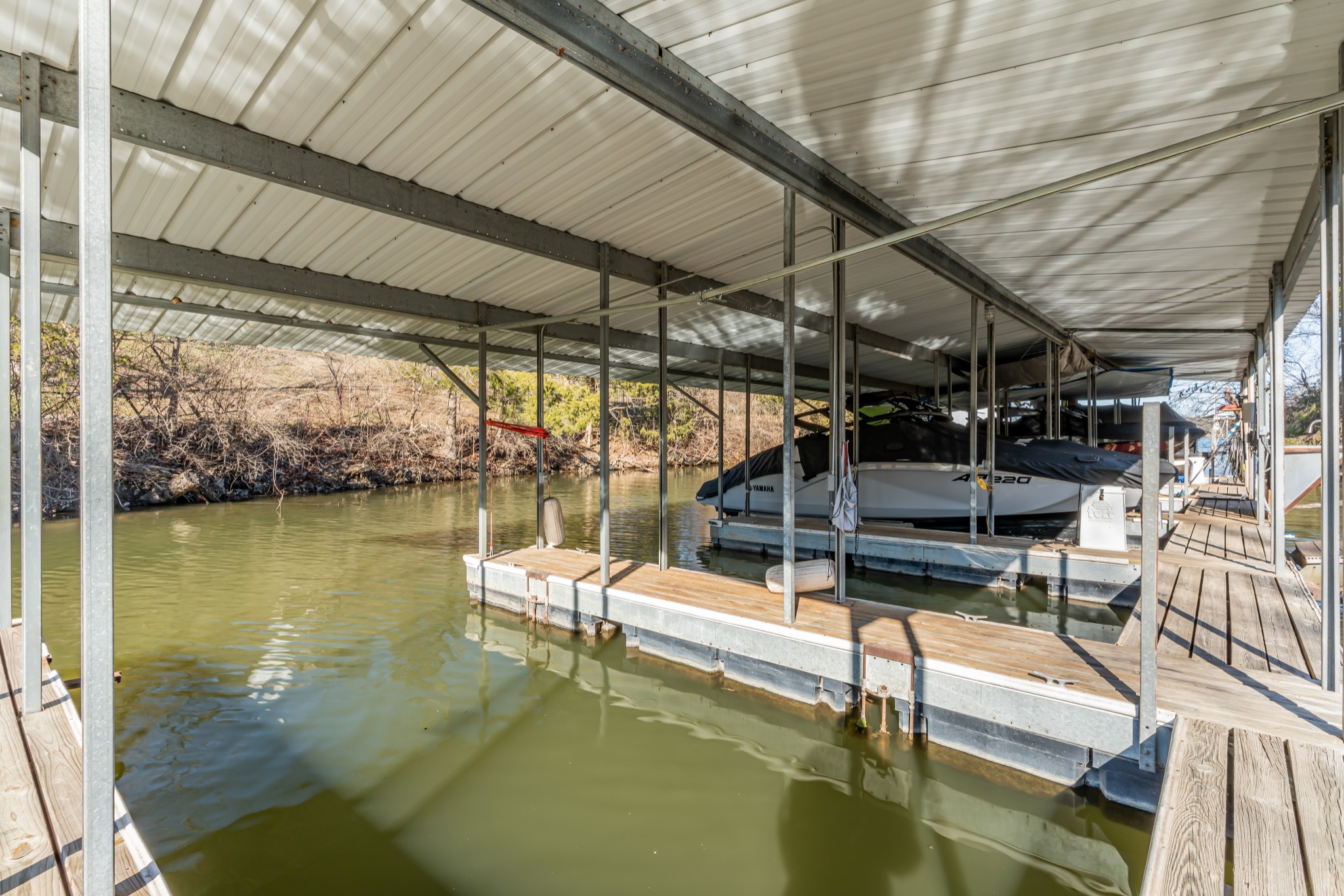 541 Lakeview Cir