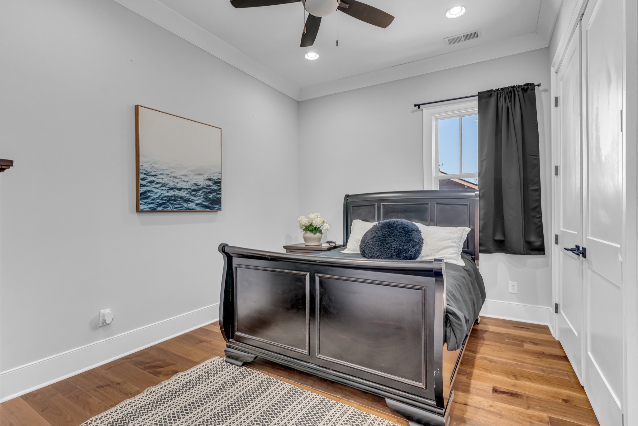 541 Lakeview Cir