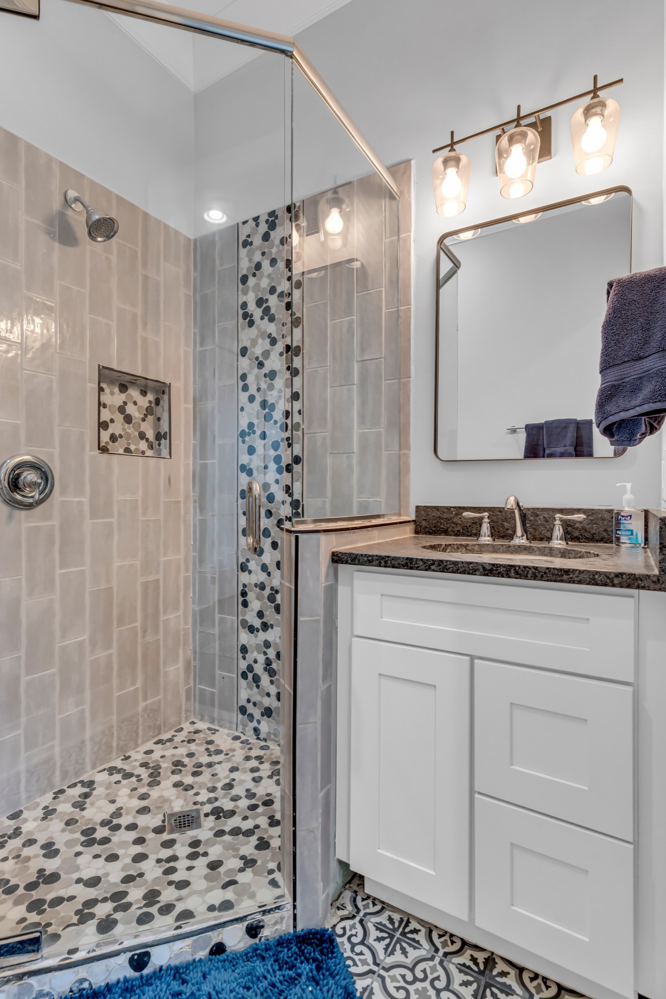 541 Lakeview Cir