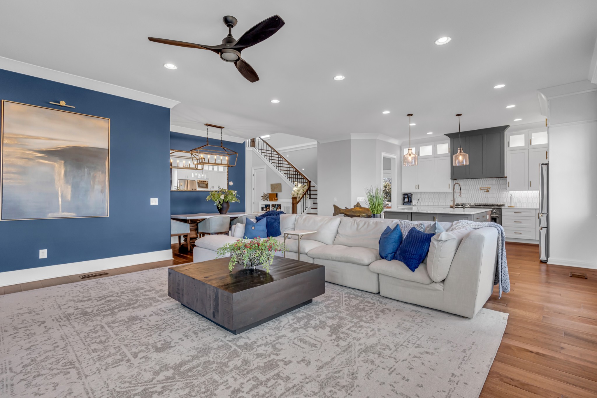 541 Lakeview Cir