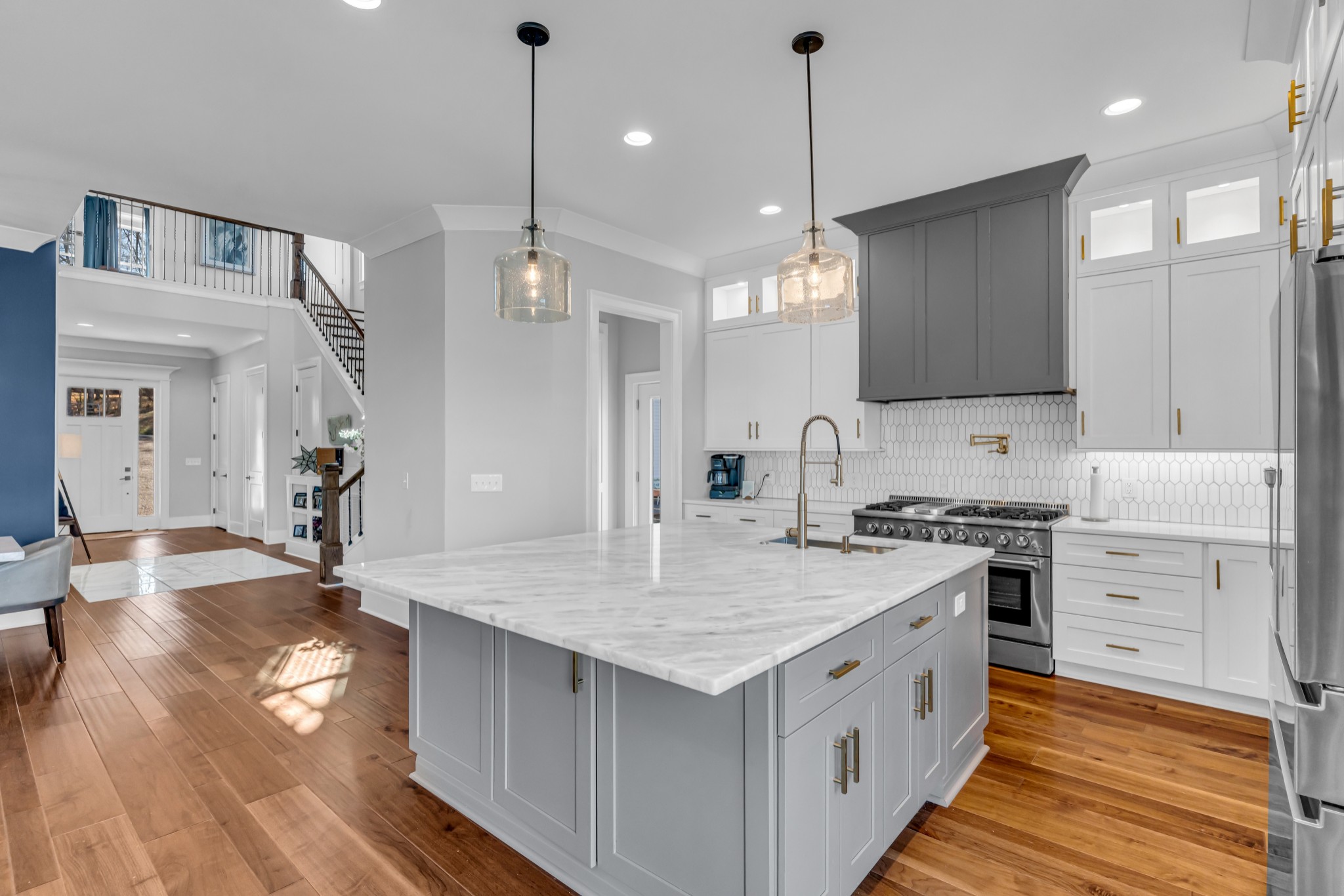 541 Lakeview Cir