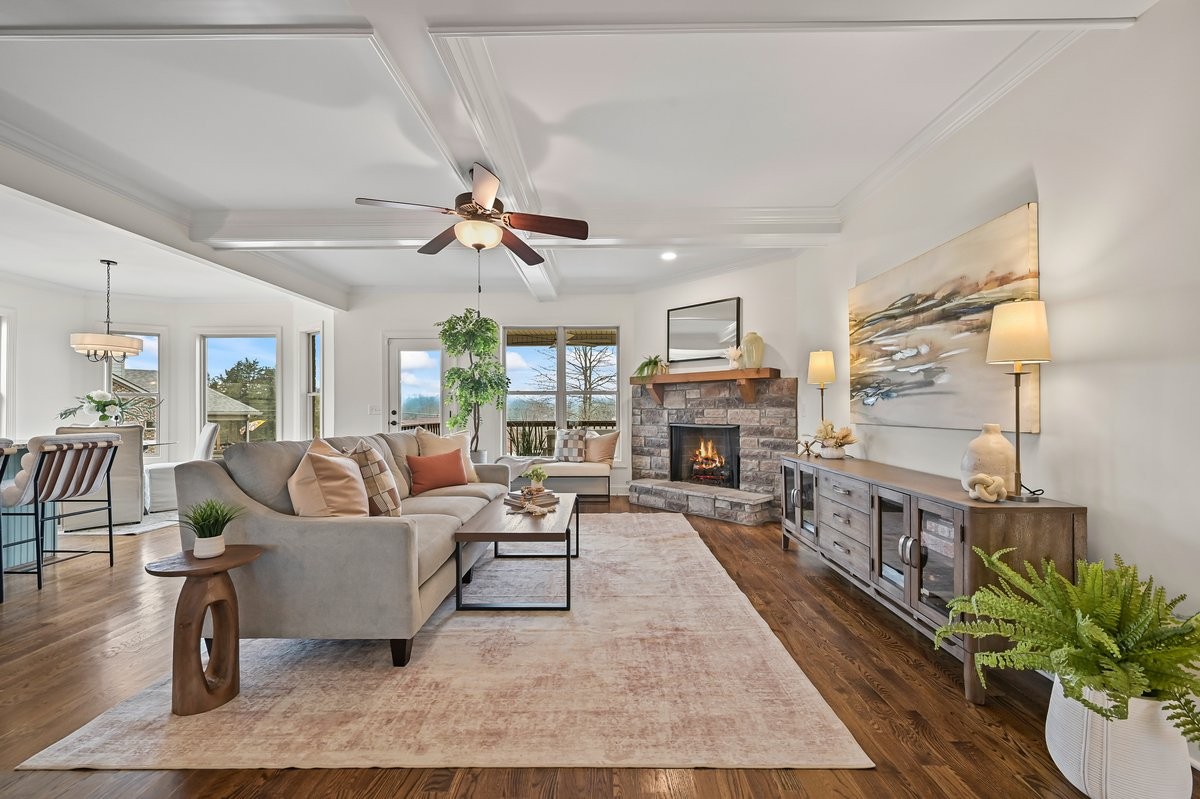 594 Butternut Trl