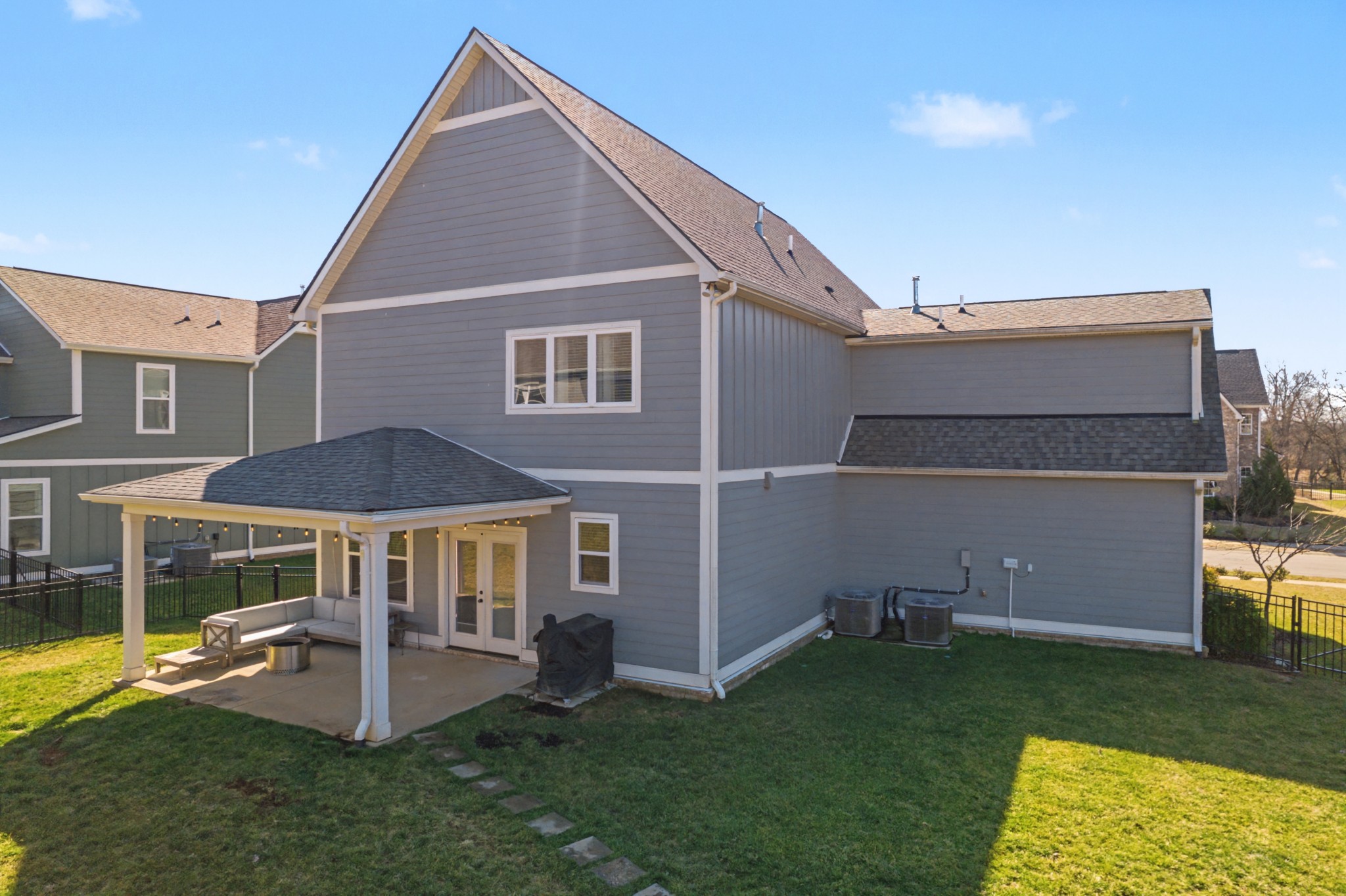 837 Plowson Rd