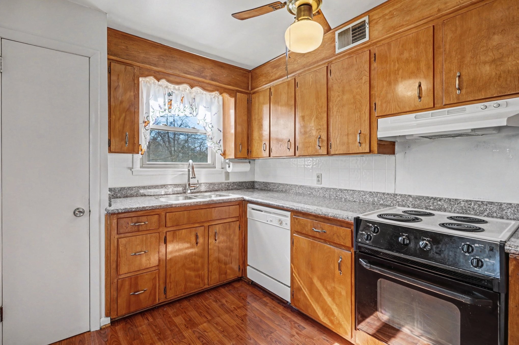 102 Hickory Trce