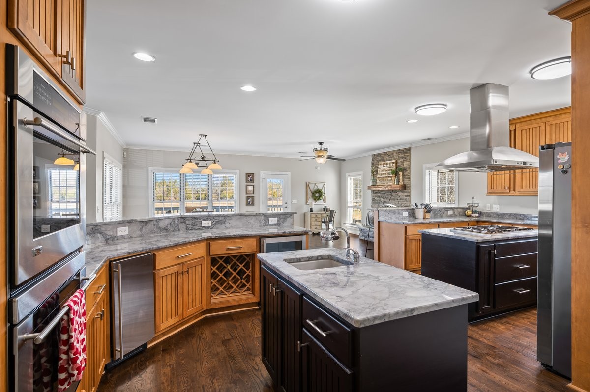 351 Barlow Ln