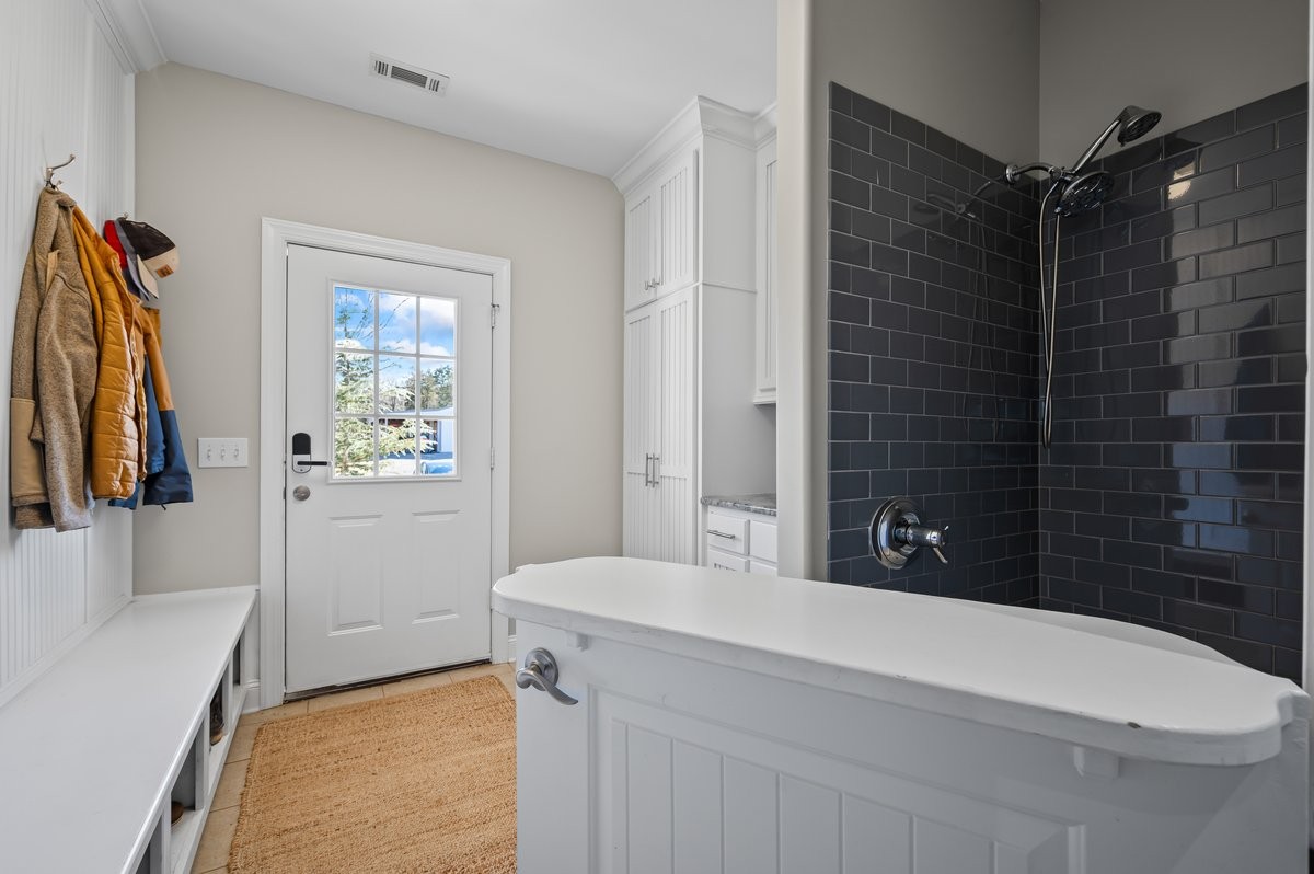 351 Barlow Ln