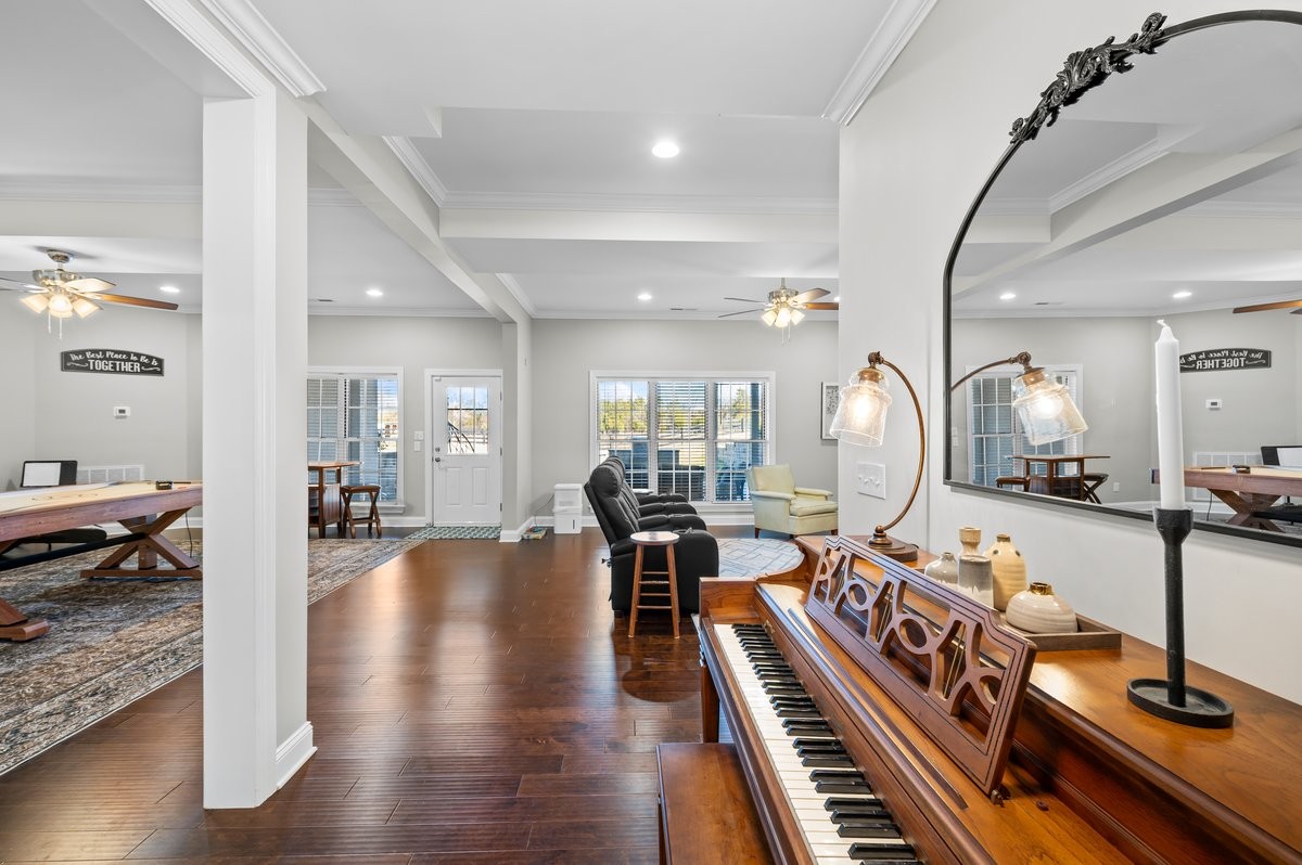 351 Barlow Ln