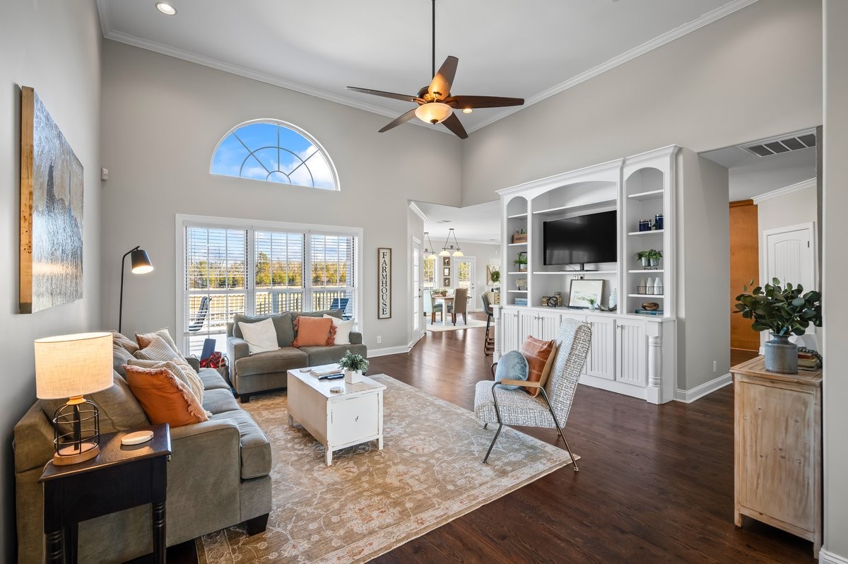 351 Barlow Ln