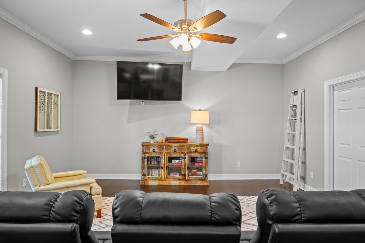 351 Barlow Ln