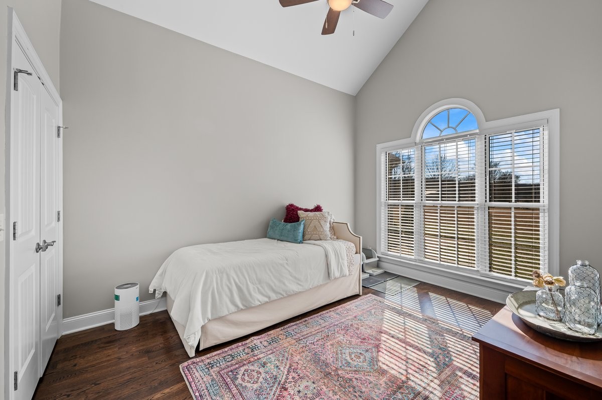 351 Barlow Ln