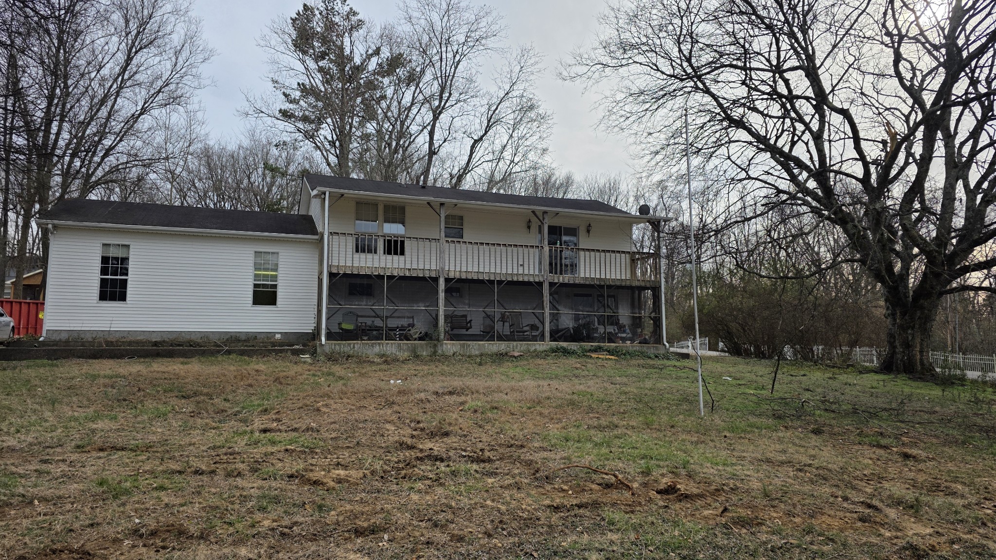 136 Riverside Dr