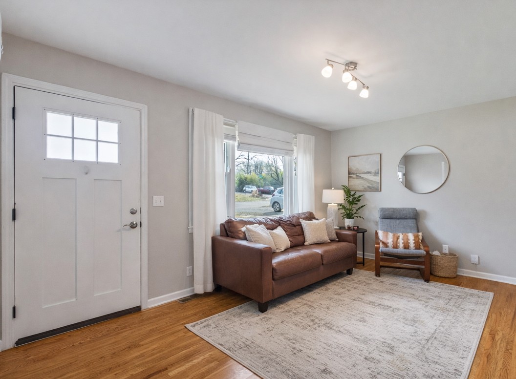 327 Dinwiddie Dr