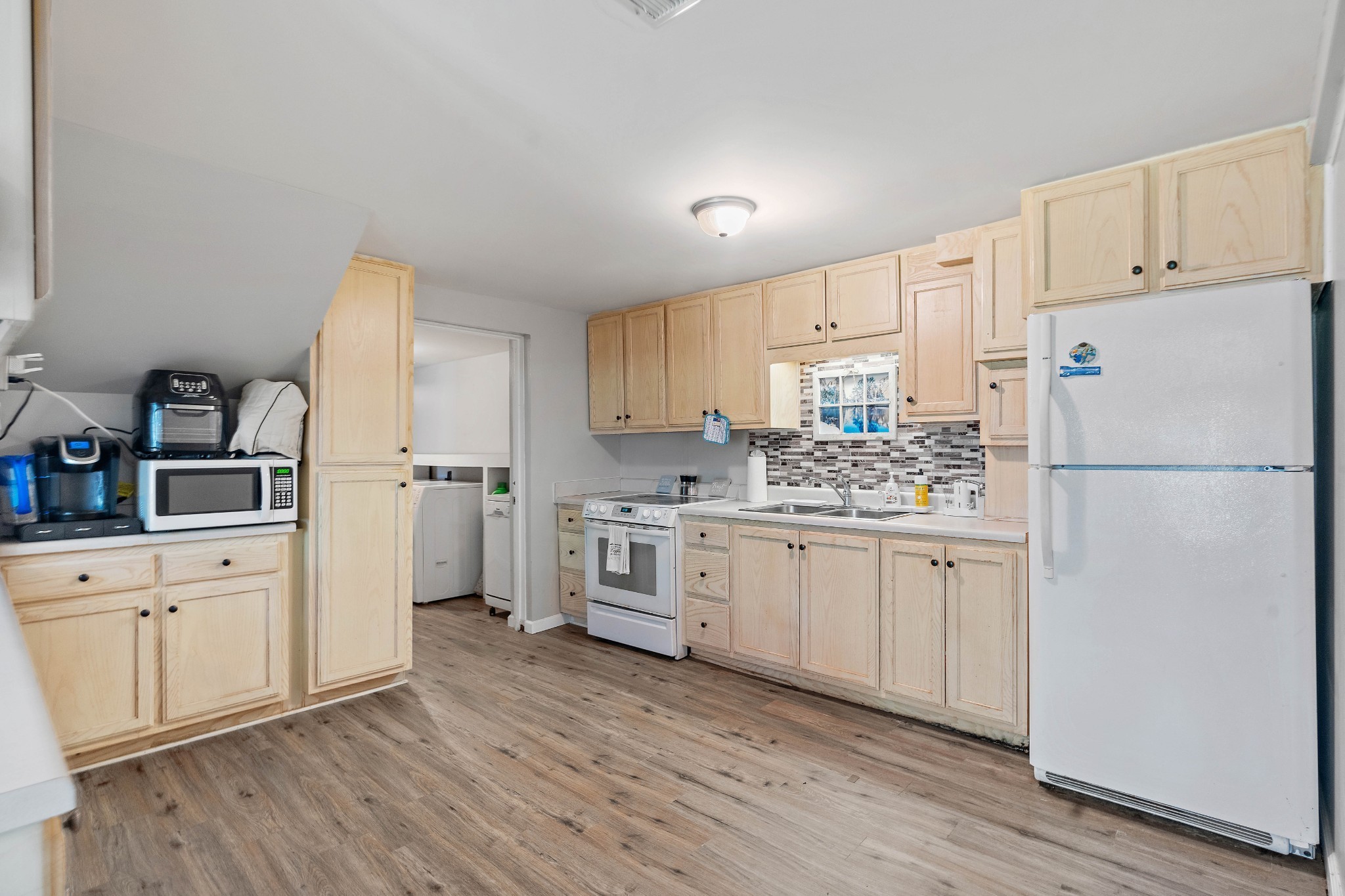 1618 Woodside Dr