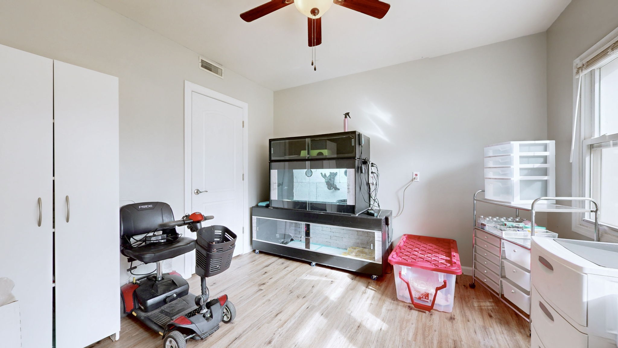 1618 Woodside Dr
